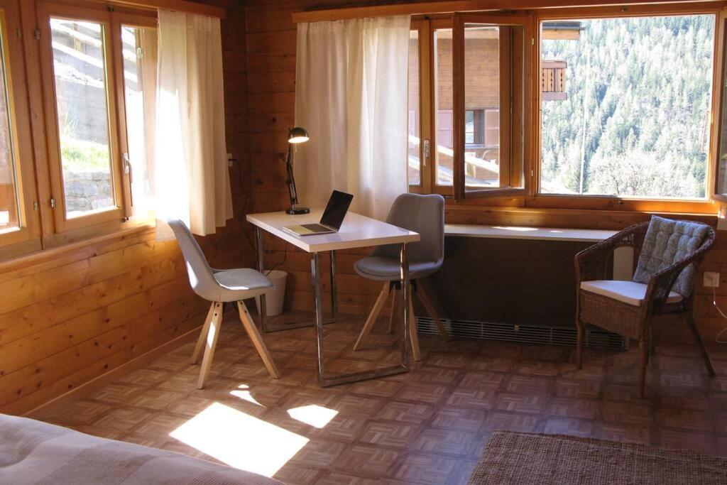 Alpia 26 - Zwei Zimmerwohnung in traditionellem Walliser Haus Gasenried Exterior foto